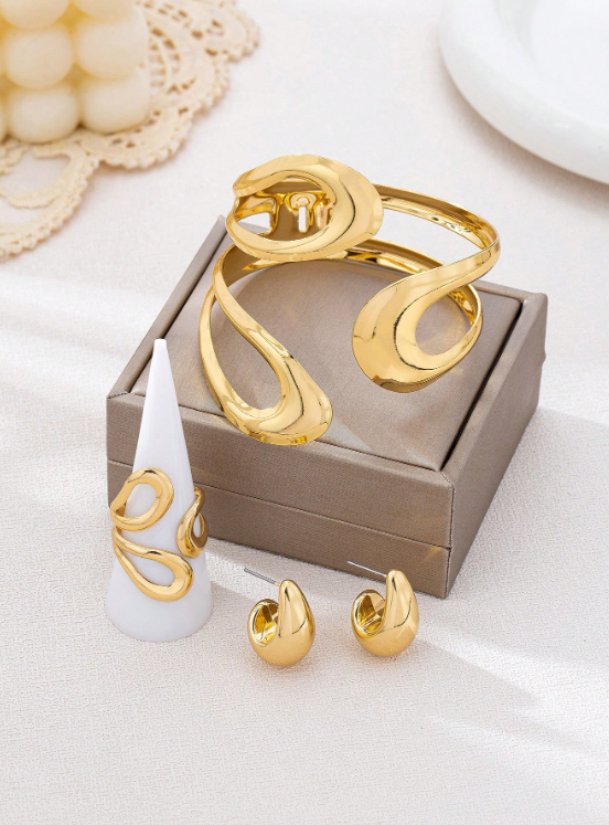 Amberlyn Metallic Geometric Set