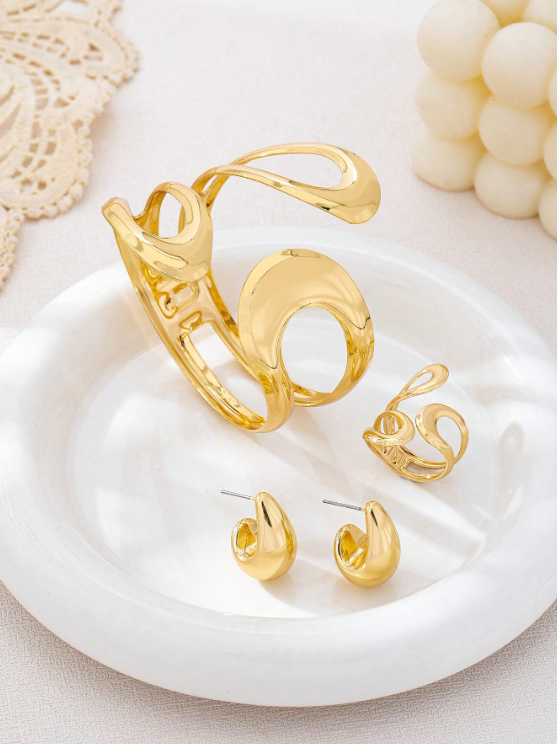 Amberlyn Metallic Geometric Set